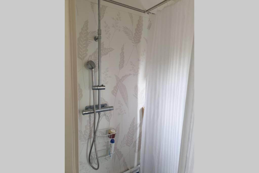 Gaeststuga I Vacker Natur, Bastu, Bubbelpool Sommartid Och Gratis Parkering Naera Ulricehamn Och Lassalyckan, Guesthouse With Nice View With Sauna And Free Parking Close To Dalsjoefors And Fishing بوراس المظهر الخارجي الصورة